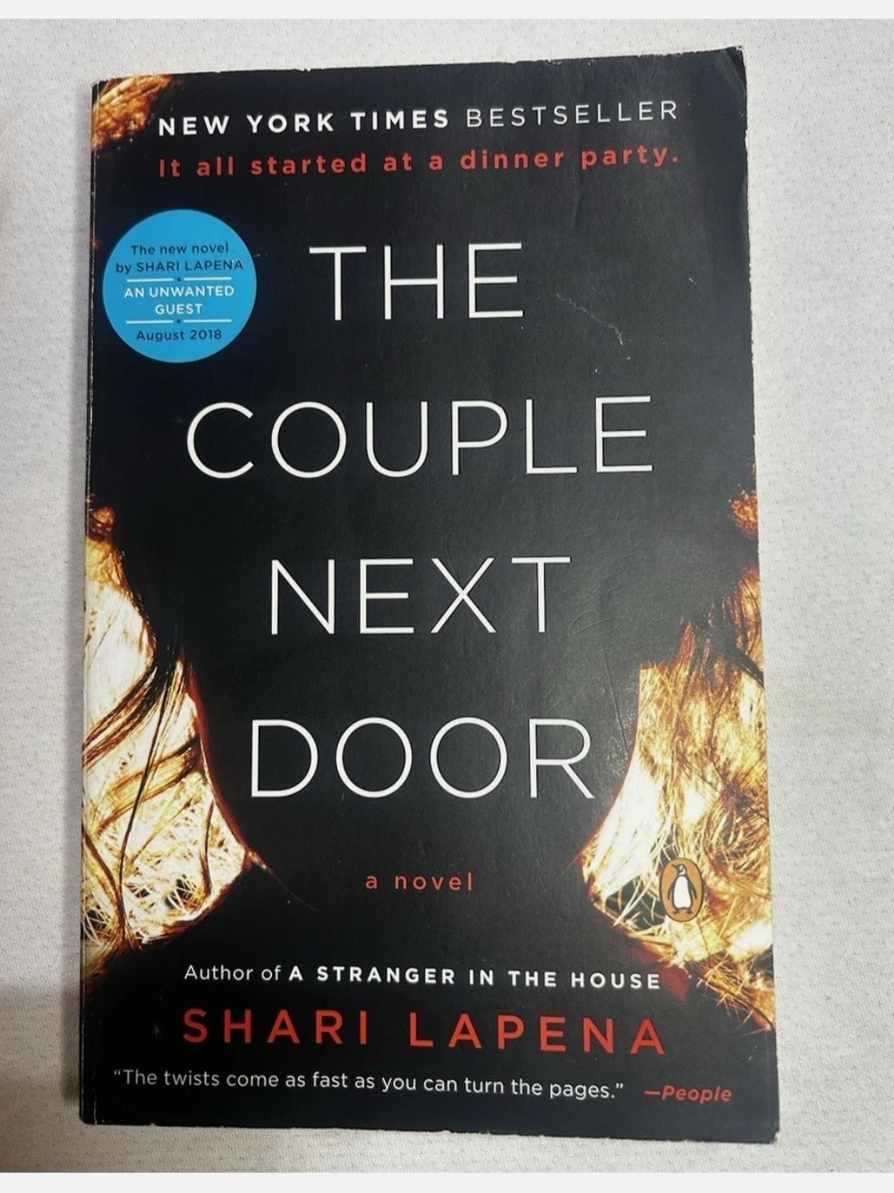 Shari Lapena The Couple Next Door - Black Paperback Novel